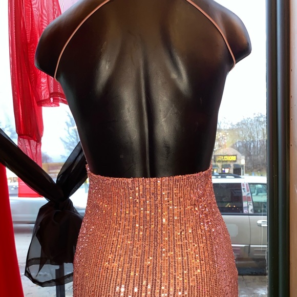 Sparkling Pink Dress backless - Picture 2 of 5